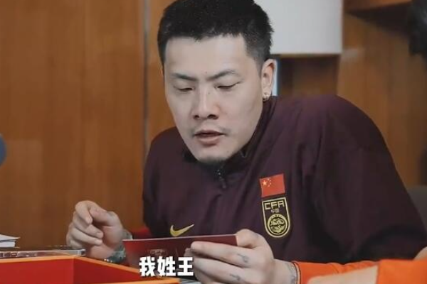 韩乔生点赞国脚与球迷互动：双向奔赴增进情感联系